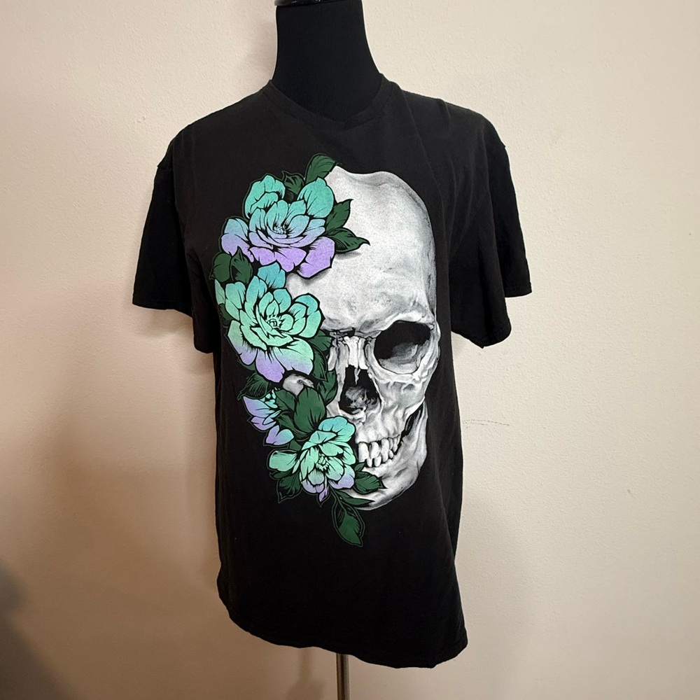 DOM Black Skull & Flowers Short Sleeve T-Shirt-Size Adult L-GUC